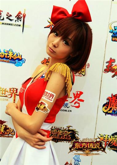 图片: 图2+2011年ChinaJoy完美世界ShowGirl韩雨嘉.jpg